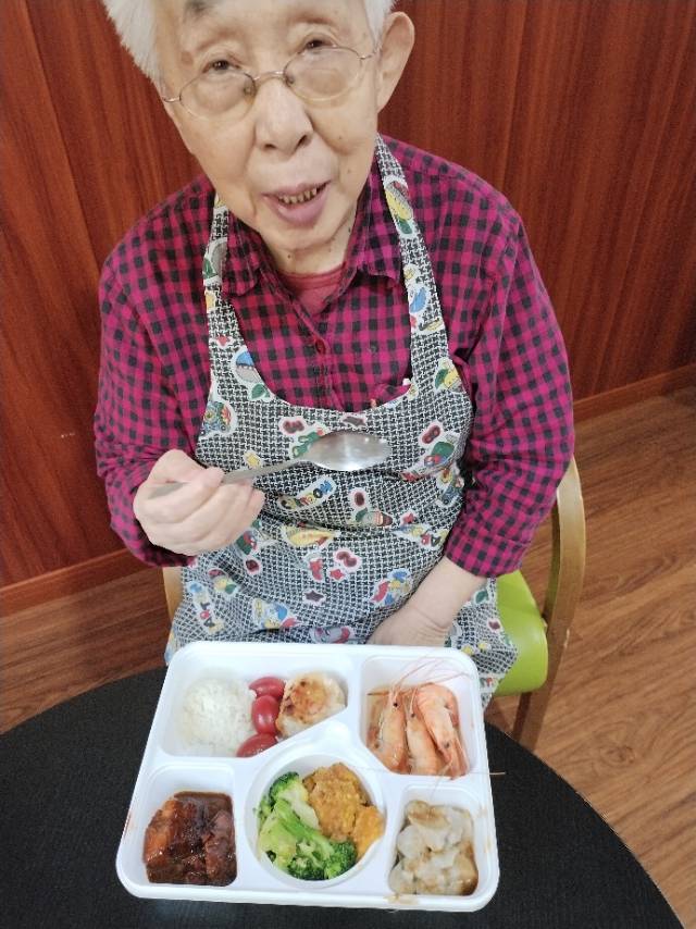 汤阿姨照片