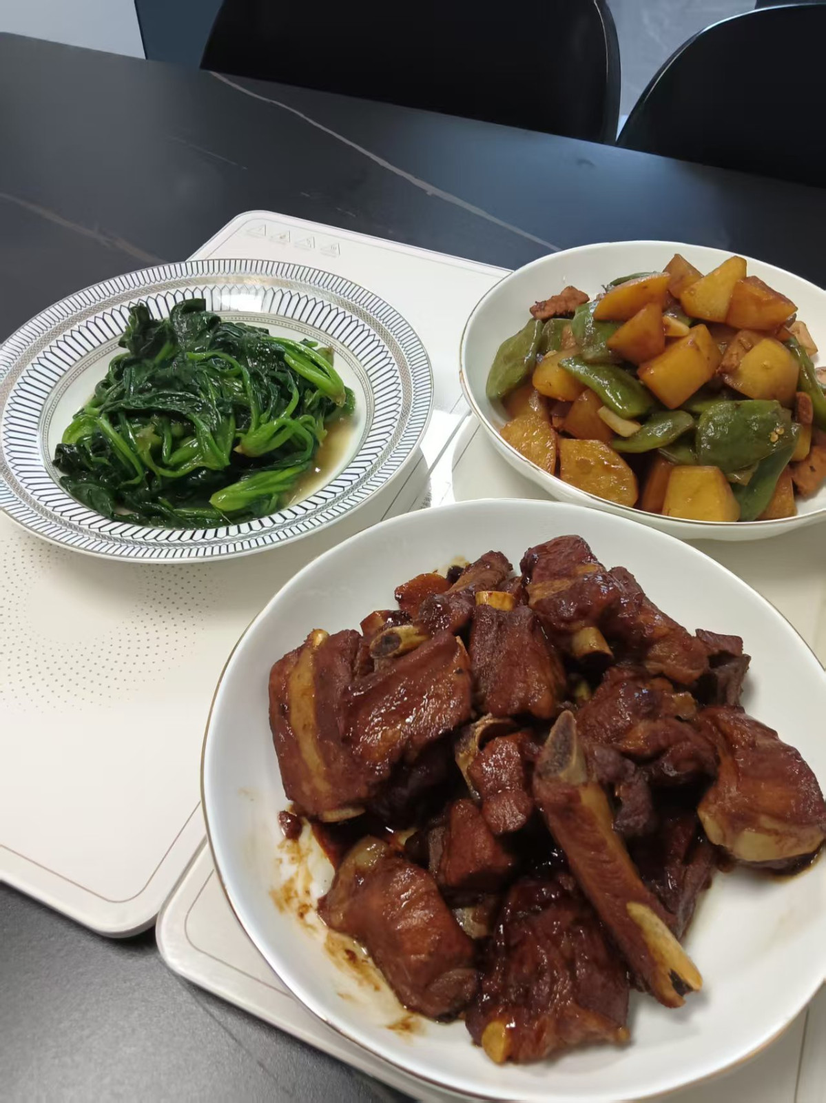 雷阿姨照片