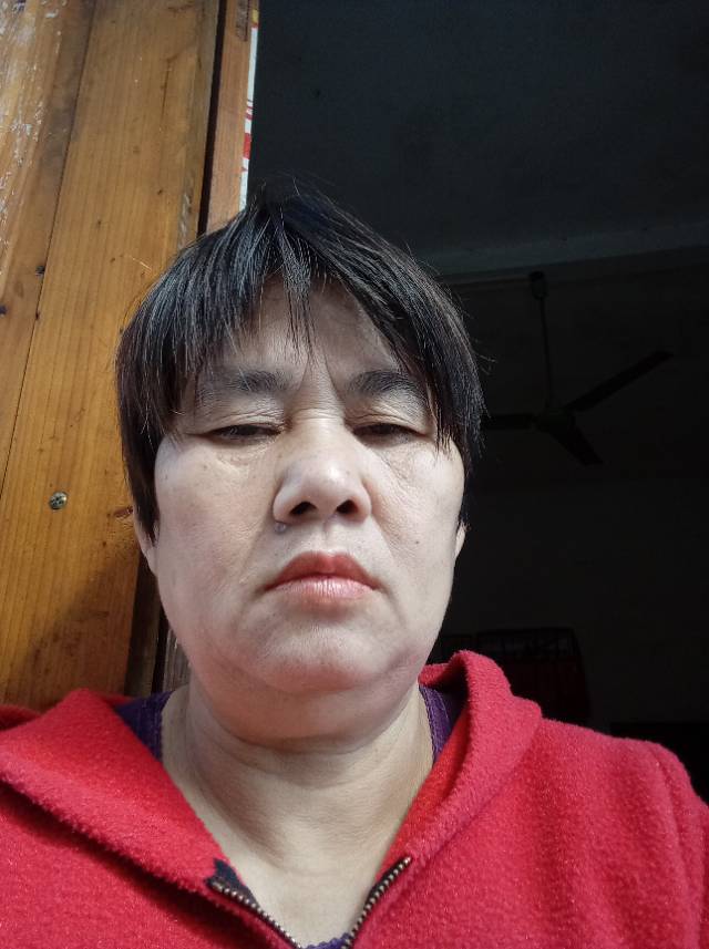 黃护工照片