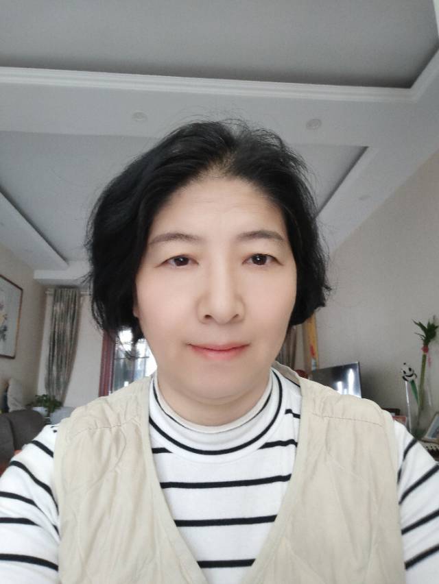 何阿姨照片