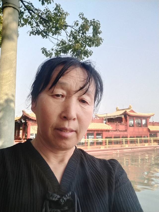 阿姨资料照片