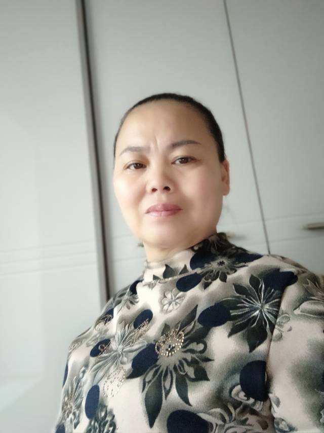 东阿姨照片