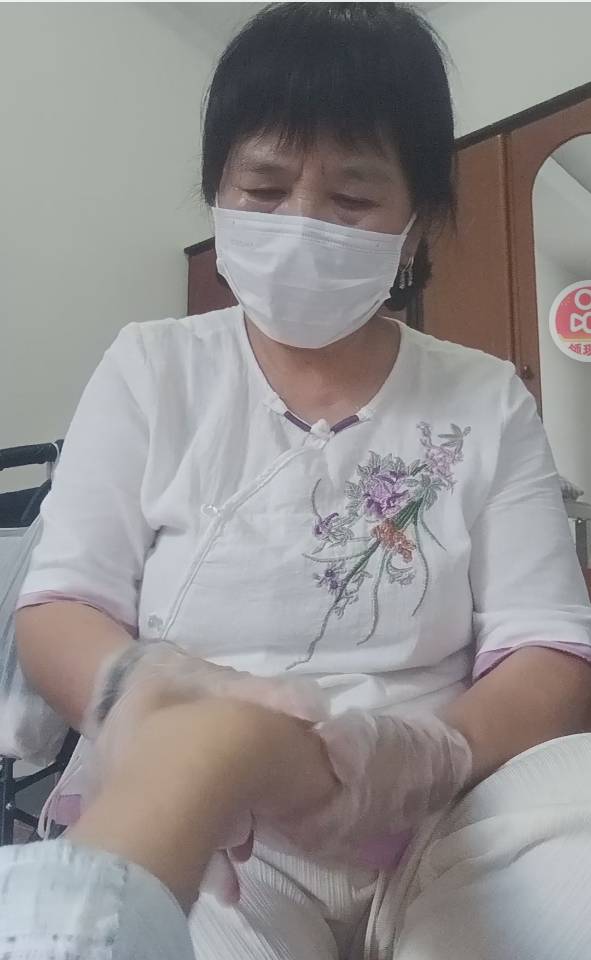 何护工照片