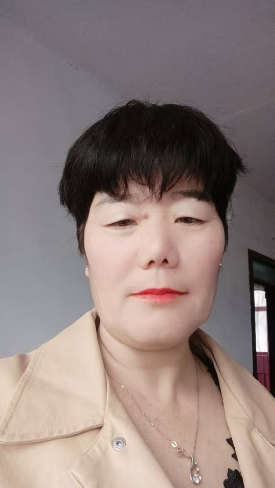 闫护工照片