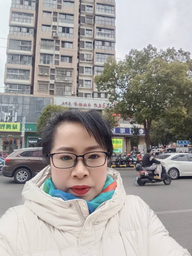 候阿姨照片