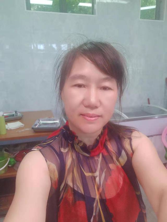 阳阿姨照片
