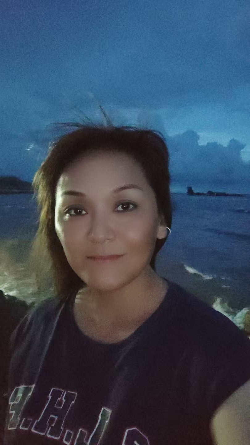 何阿姨照片
