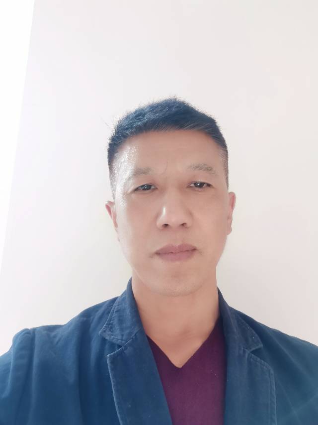 黄护工照片