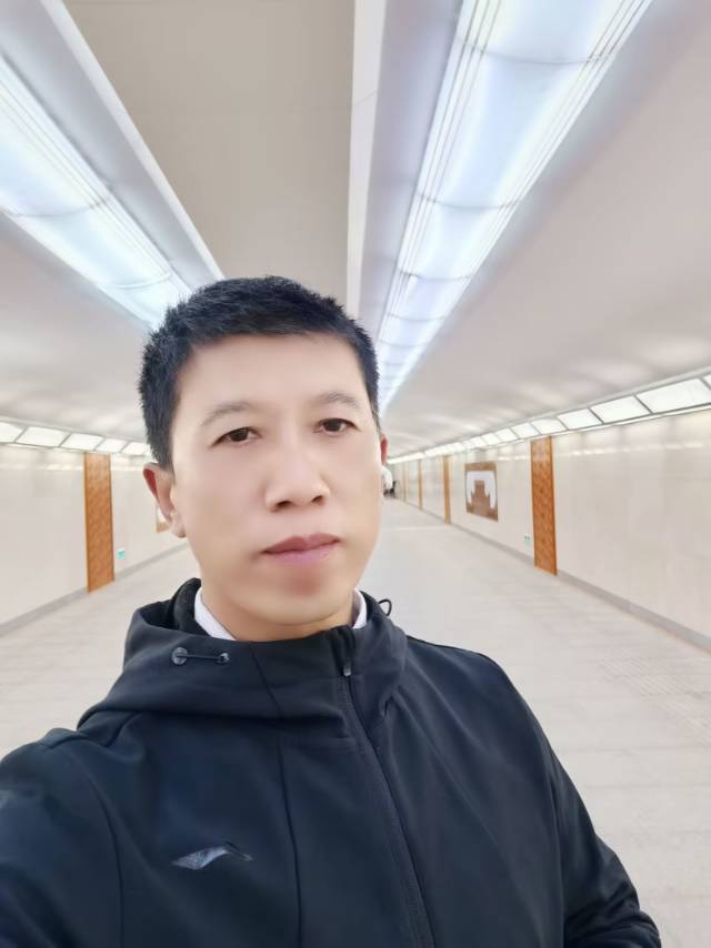 黄护工照片