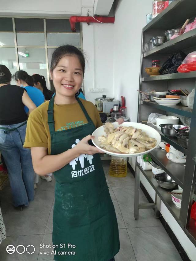 邹阿姨照片