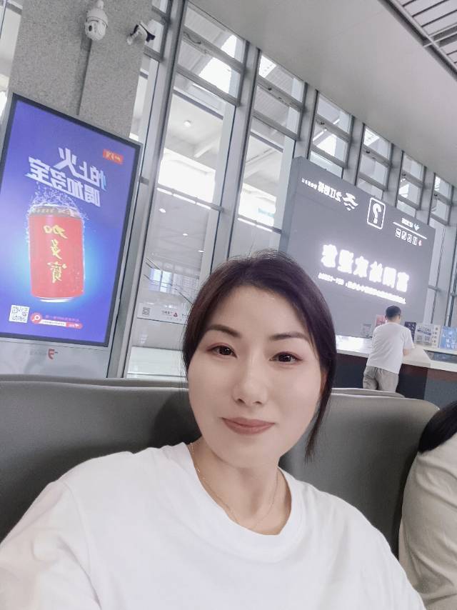 何阿姨照片