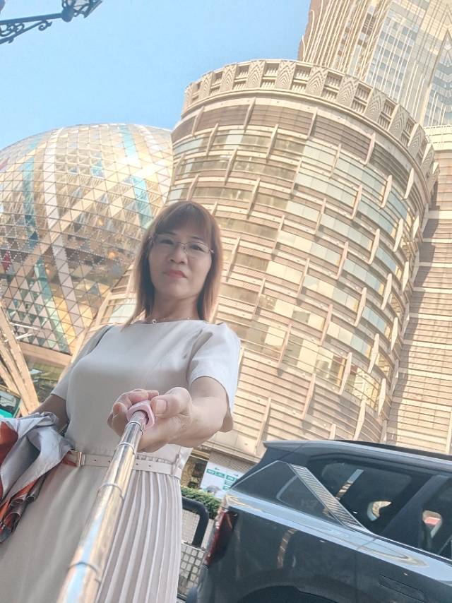 邹护工照片