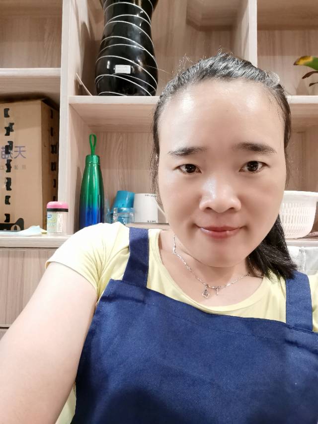 曾护工照片