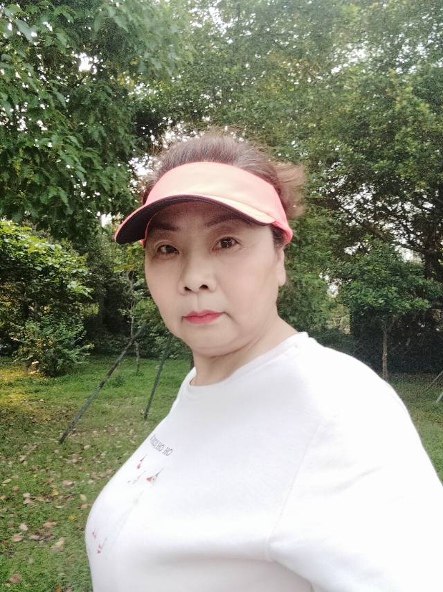 阿姨资料照片
