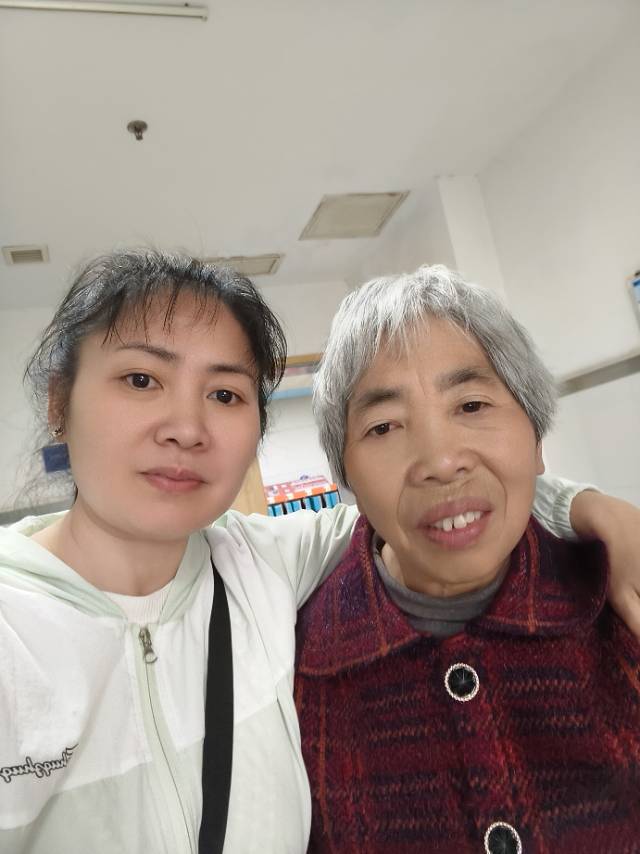 蒋护工照片