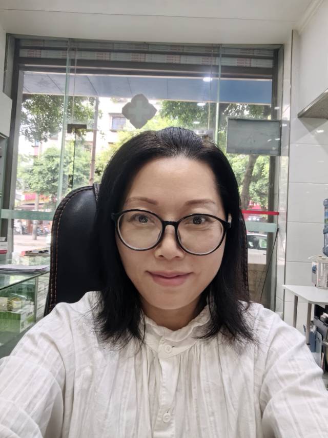 阿姨资料照片