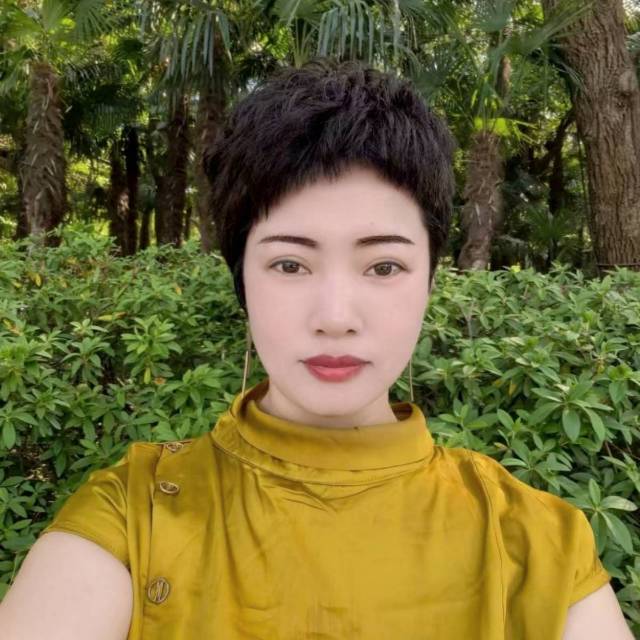 阿姨资料照片