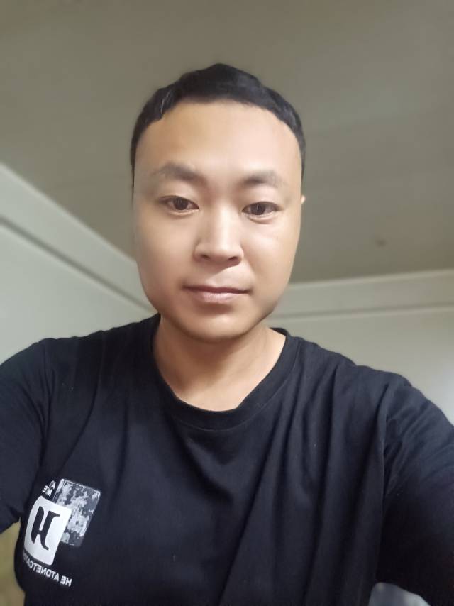 黎护工照片