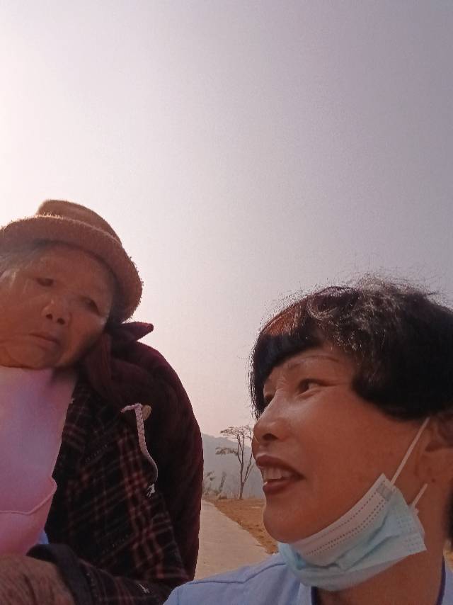 黄护工照片