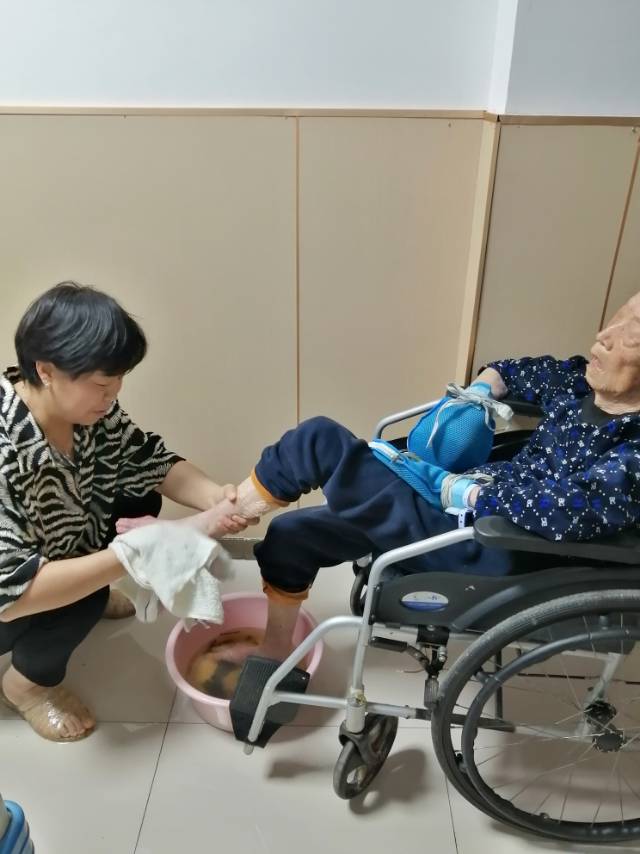 谭护工照片
