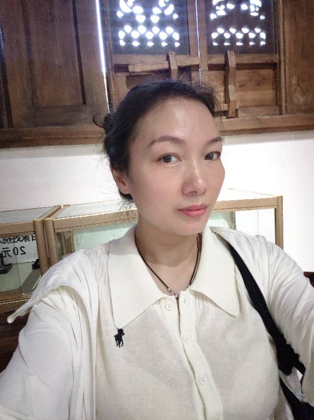 梁护工照片