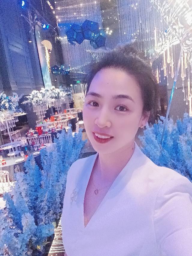 闫护工照片