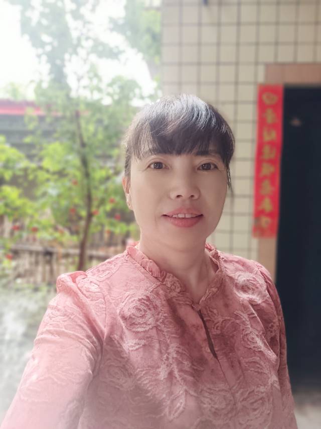 易阿姨照片