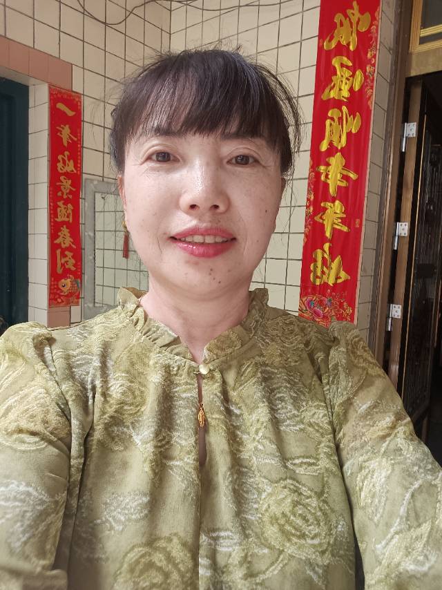 易阿姨照片