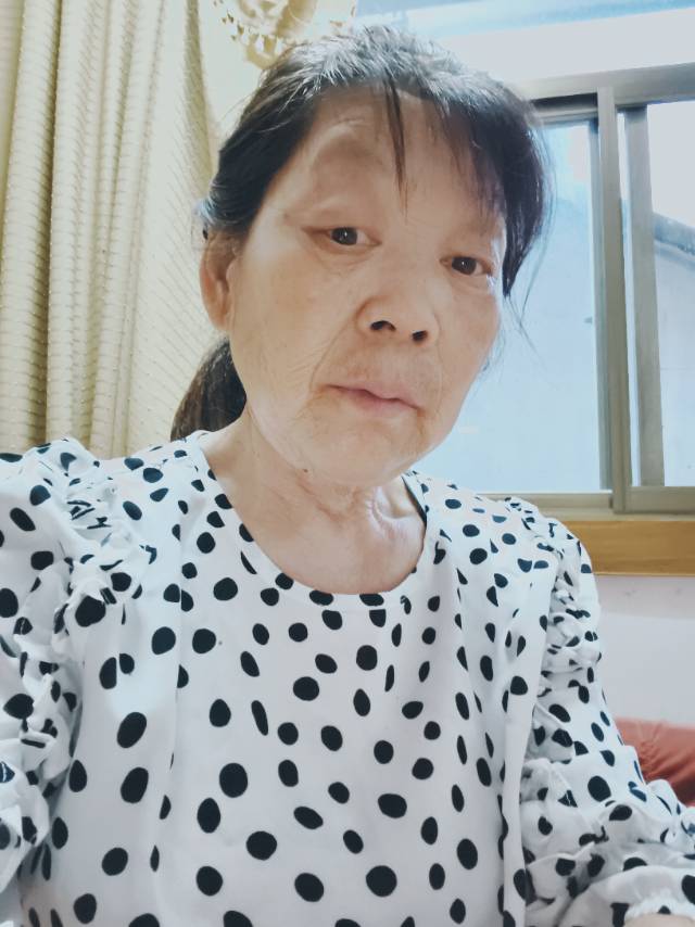 成阿姨照片