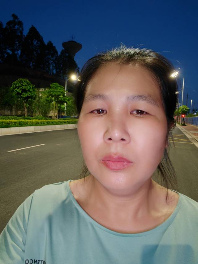 黄阿姨照片