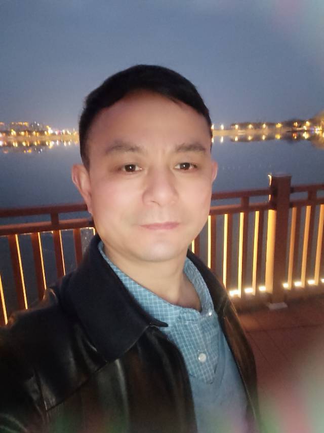 余护工照片