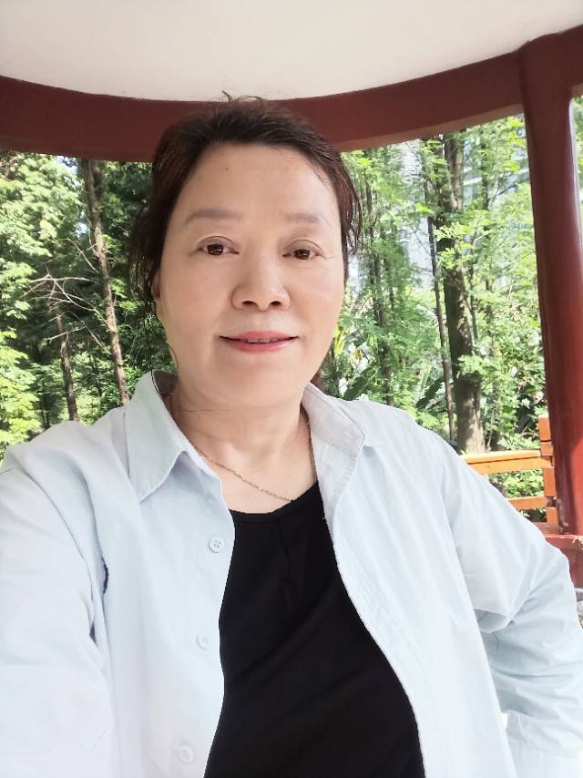 阿姨资料照片