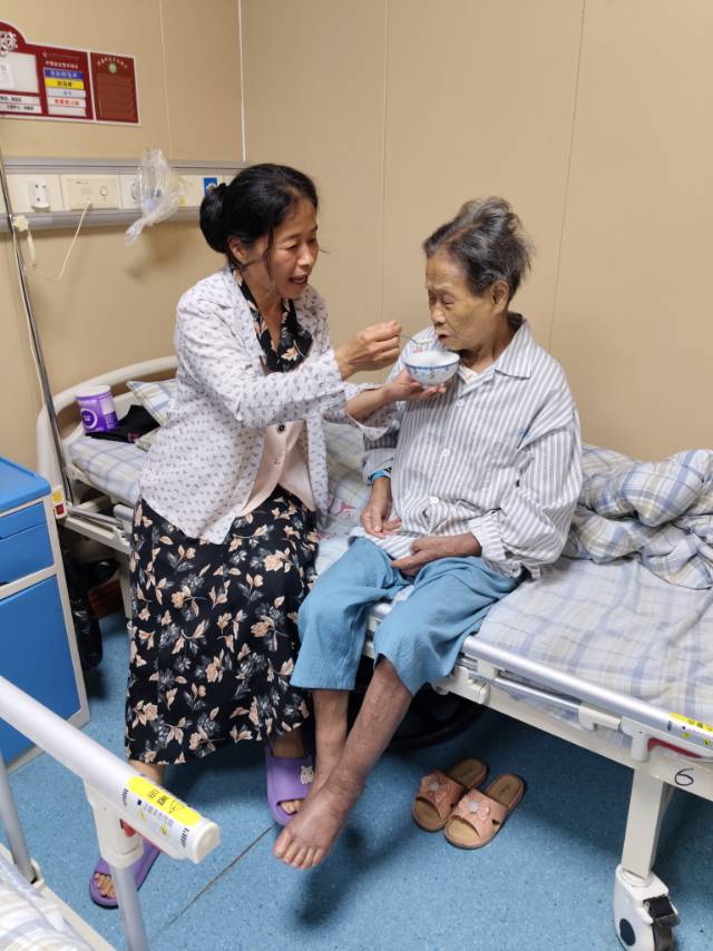 袁阿姨照片