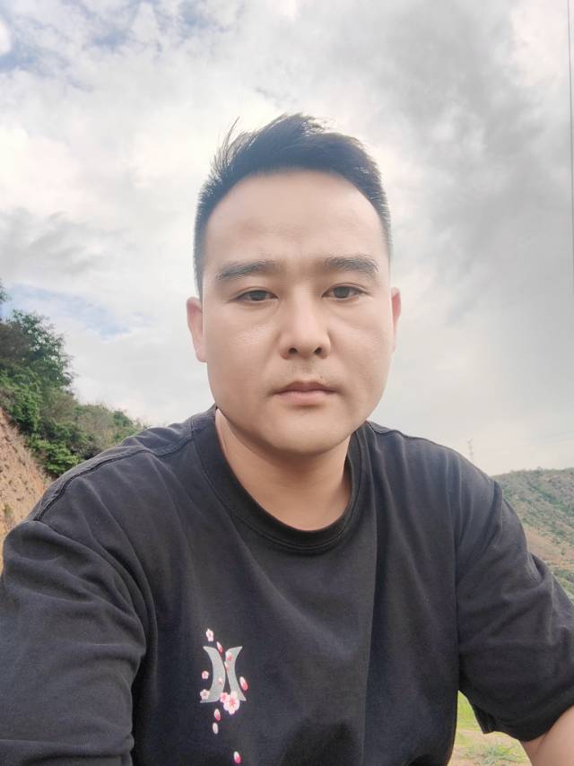 黄护工照片