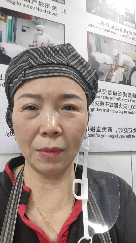 何阿姨照片