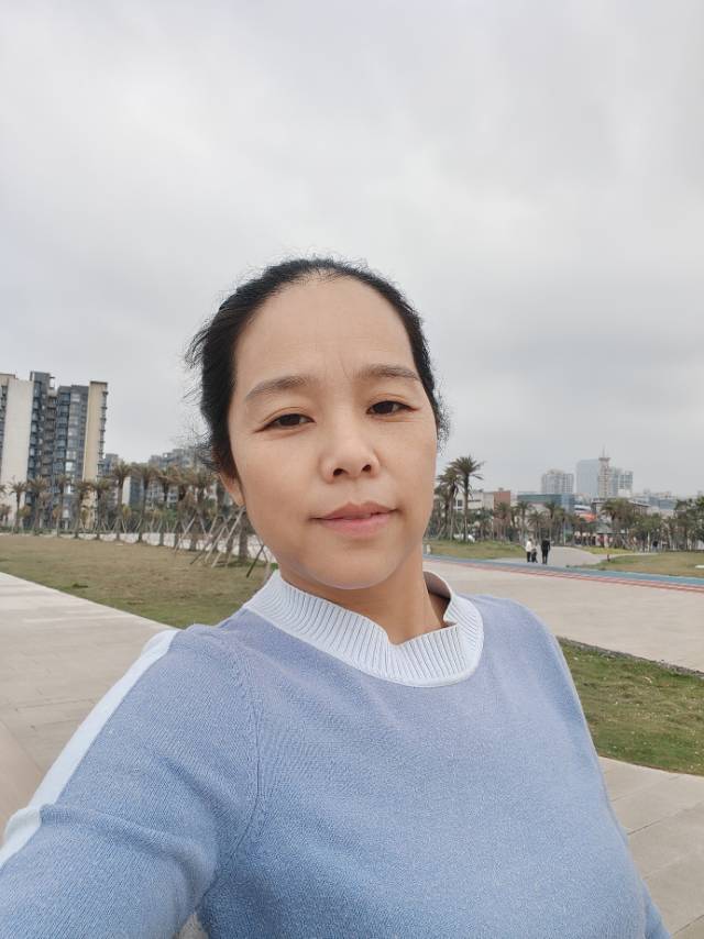 严阿姨照片