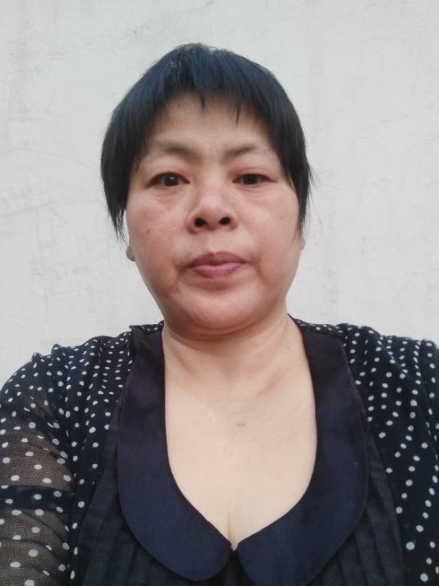 何阿姨照片