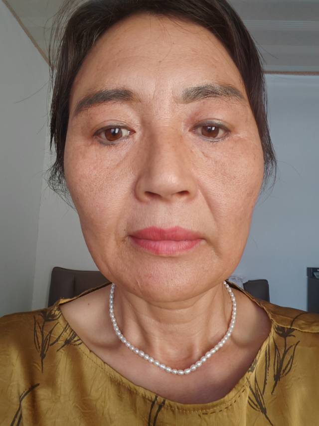 上阿姨照片