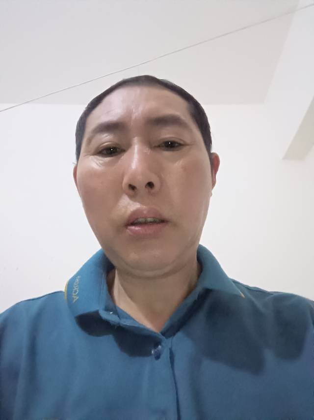 覃护工照片