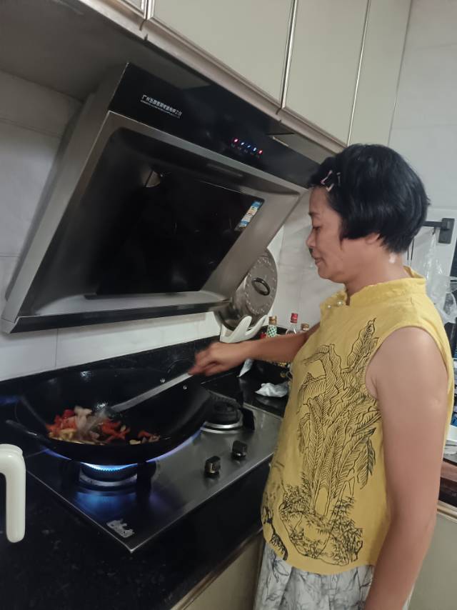 黄阿姨照片