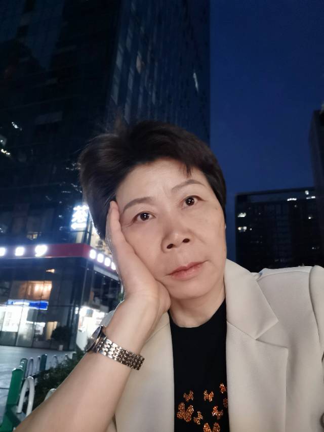 阿姨资料照片
