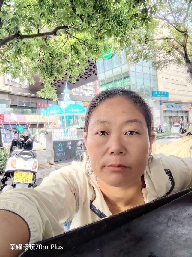阿姨资料照片