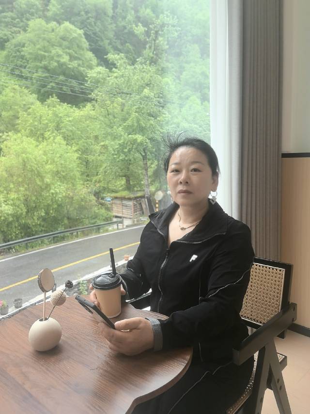 代阿姨照片