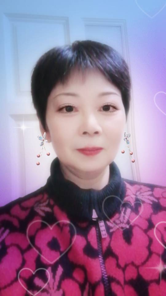 何阿姨照片
