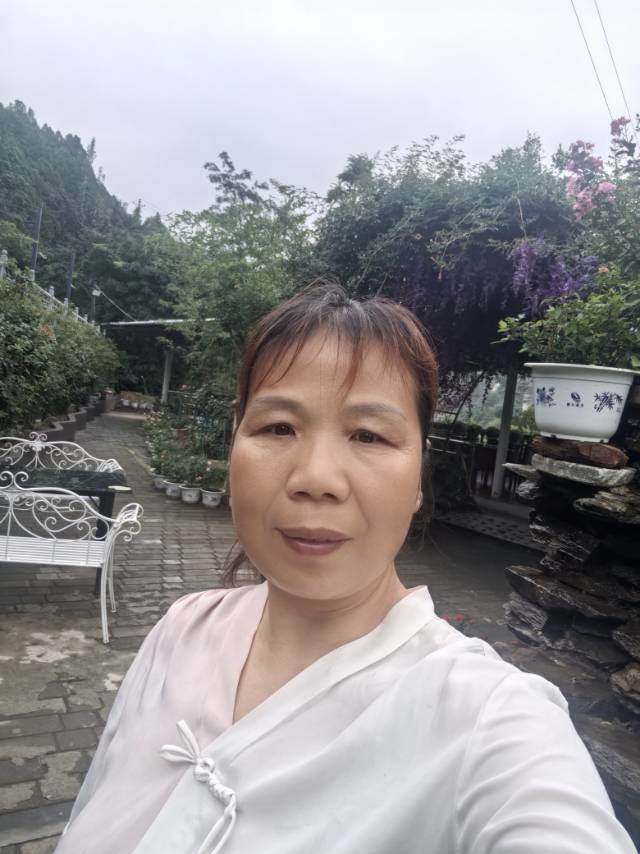 阿姨资料照片