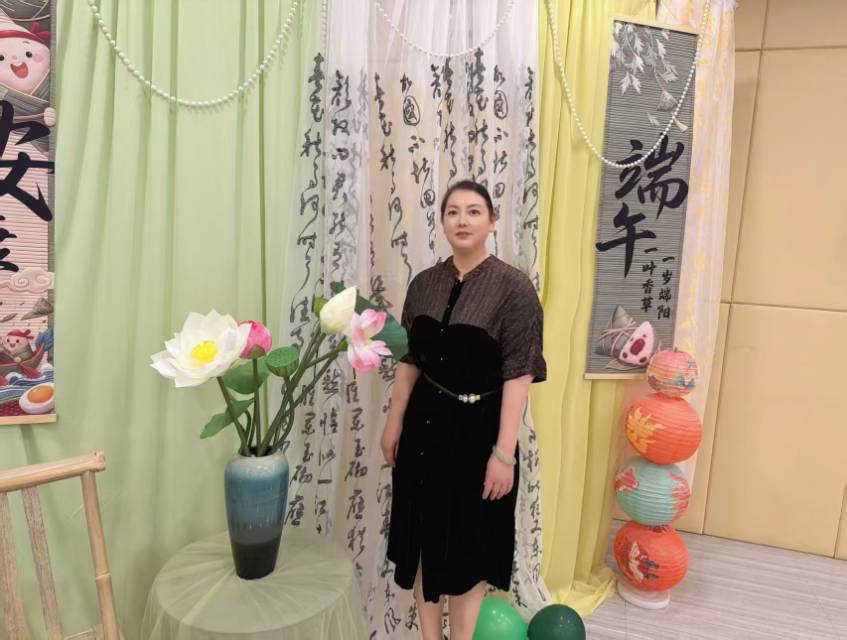 何阿姨照片