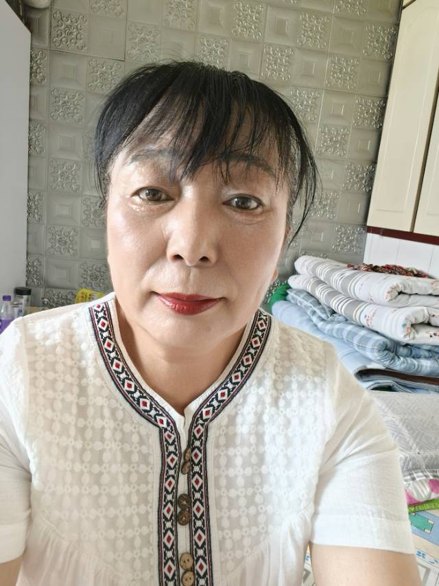 吕阿姨照片