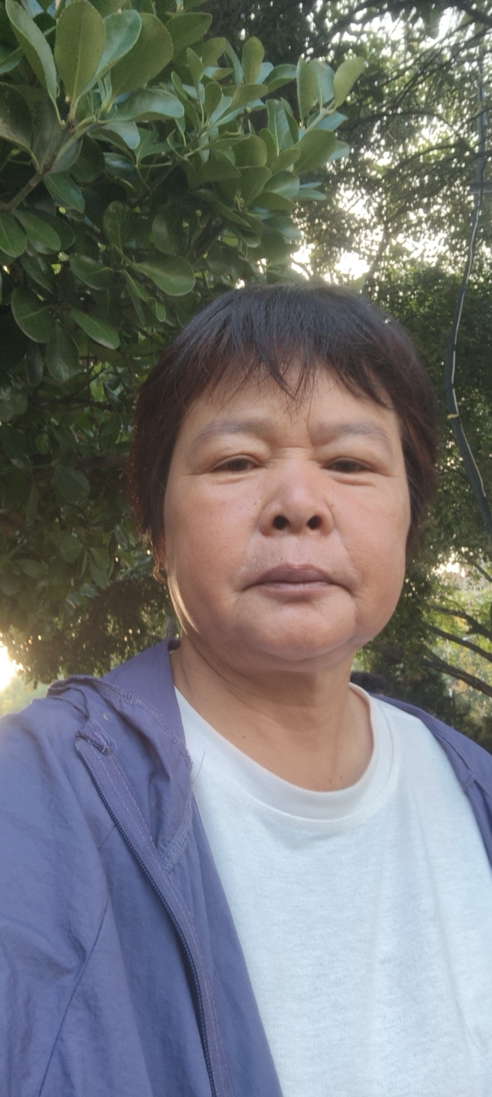 闫护工照片