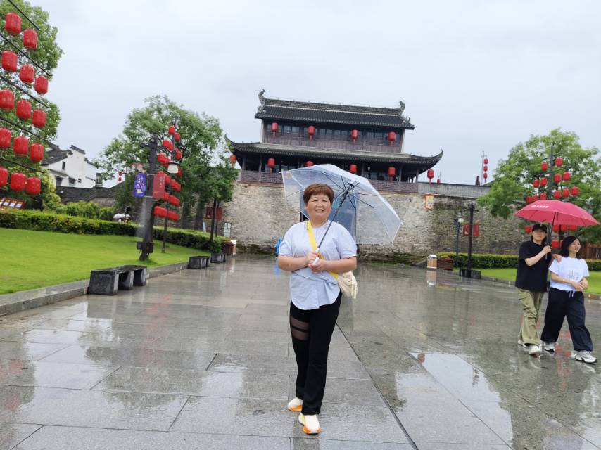 余阿姨照片