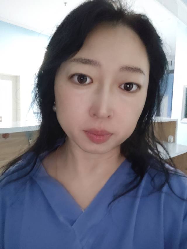 闫护工照片